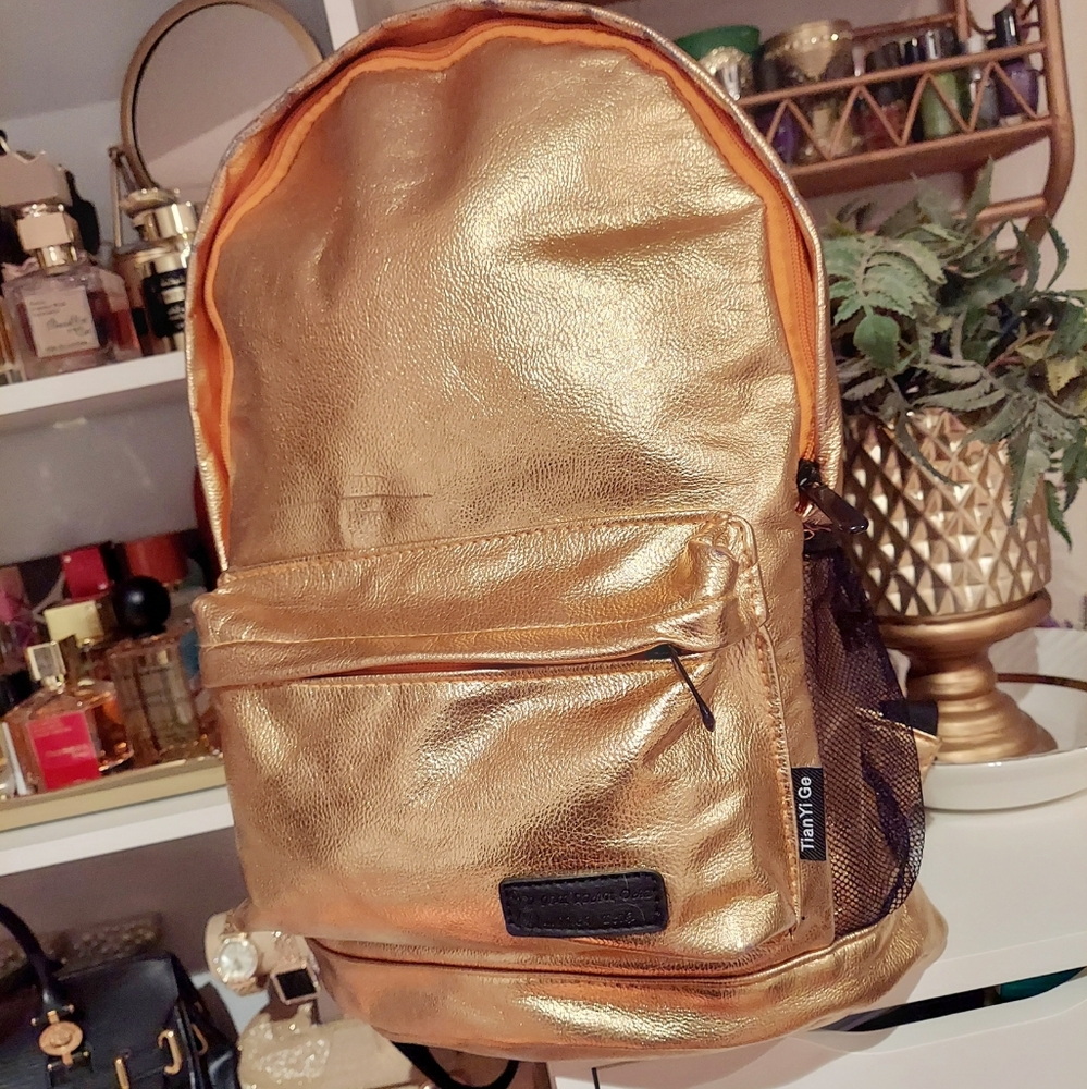 Gold backpack - Picture 2 of 15
